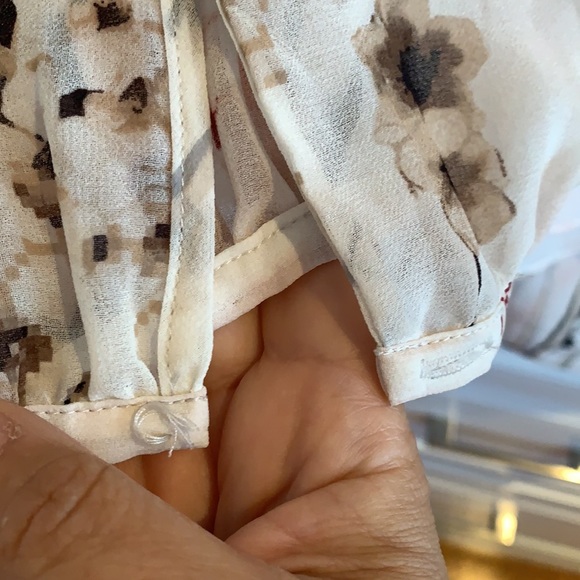 Cold shoulder floral blouse - Picture 13 of 13